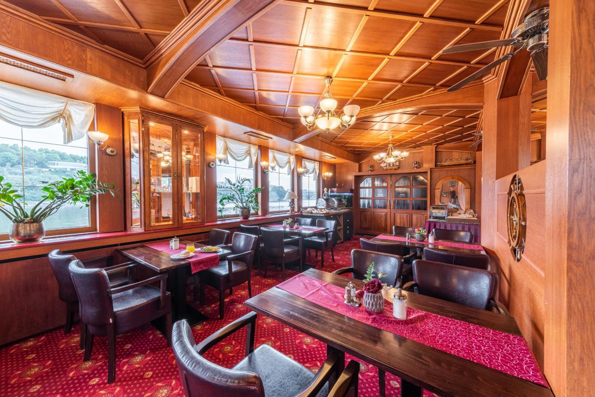 Albatros Botel Prag
